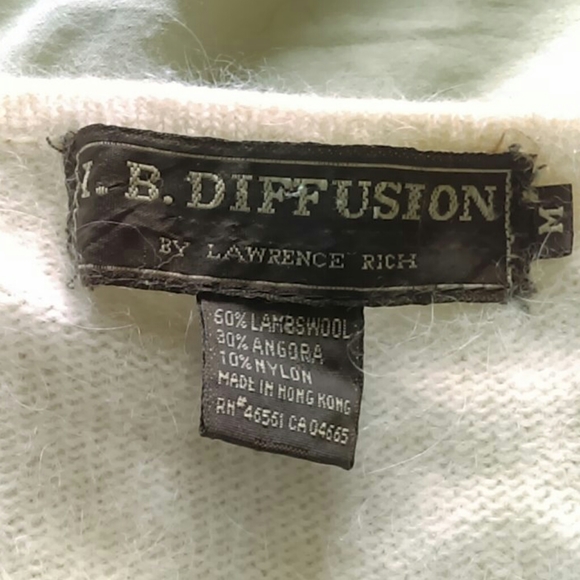 Vintage cardigan, beading on shoulders. LambsWool - Picture 8 of 8